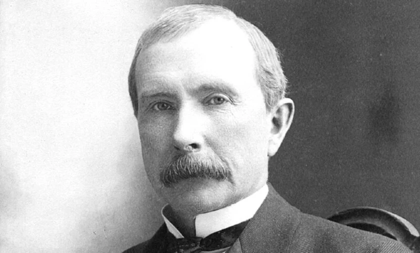Olajbirodalma szétesése után vagyona nagy részét eladományozta John D. Rockefeller