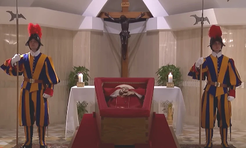 Miért nem egy orvos mondja ki a pápa halálát?