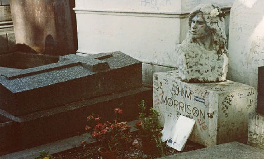 Nem keresték, de megtalálták Jim Morrison eltűnt szobrát