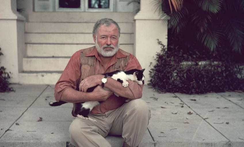 Önkezével vetett véget életének Ernest Hemingway