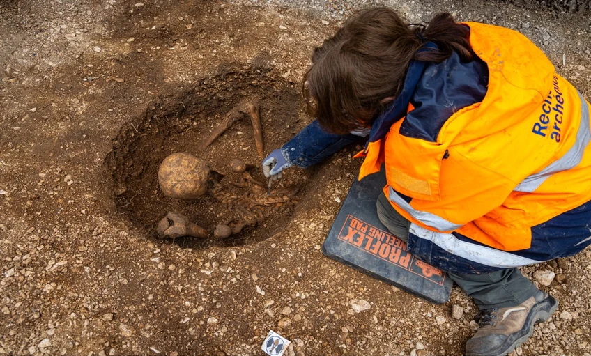 Ülő helyzetben eltemetett ókori gallok sírjait tárták fel Franciaországban