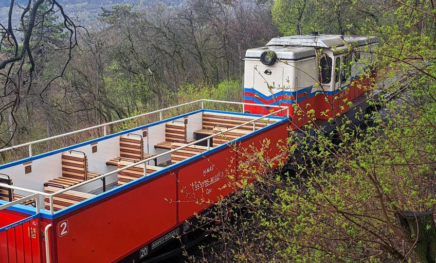 Nyitott panorámakocsival bővül a budapesti Gyermekvasút járműparkja