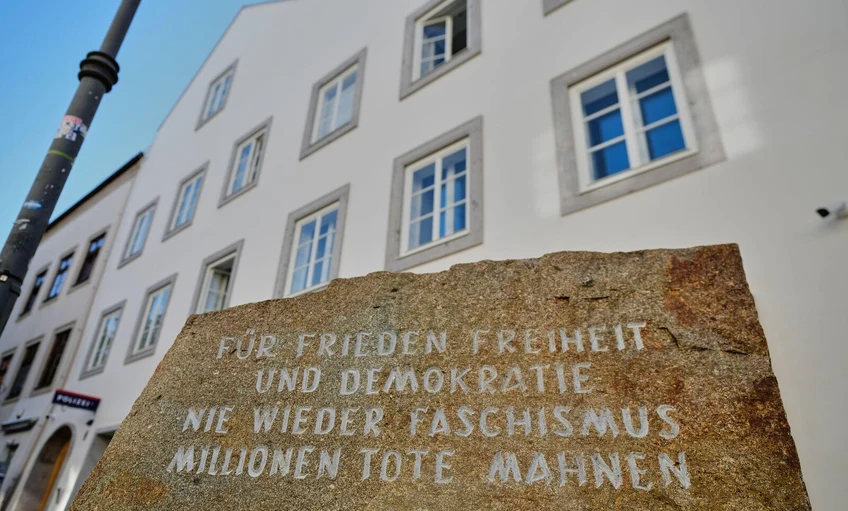 Rendőrőrs nyílt Hitler braunaui szülőházában