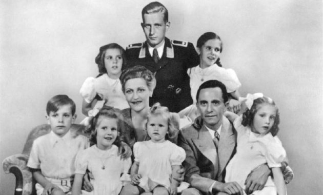 A Goebbels család, köztük Goebbels mostohafia, Harald Quandt (Forrás: Bundesarchiv, Bild 146-1978-086-03 / CC-BY-SA 3.0. / CC BY-SA 3.0 de)