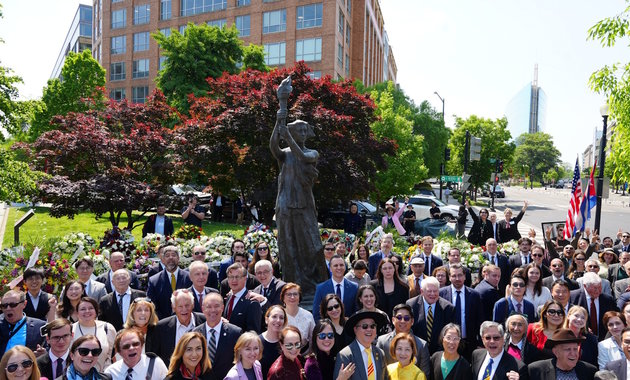 Megkoszorúzták Washingtonban a Kommunizmus Áldozatainak Emlékművét