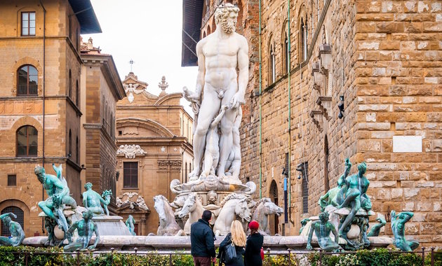 Turista rongálta meg a firenzei Neptun-kutat