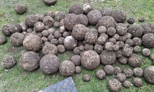 Középkori ágyúgolyók és világháborús leletek kerültek elő Belgiumban