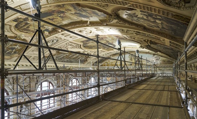 Testközelből láthatók Gustav Klimt restaurált mennyezetfreskói Bécsben
