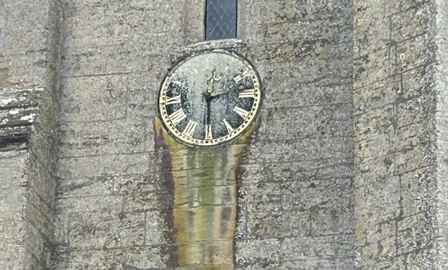 Anglia egyik legrégebbi működő templomi órája a St. Catherine templomban