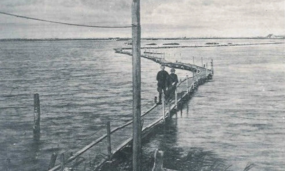 1914 októberében a belgák tengervízzel árasztották el az Yser folyó menti síkságot