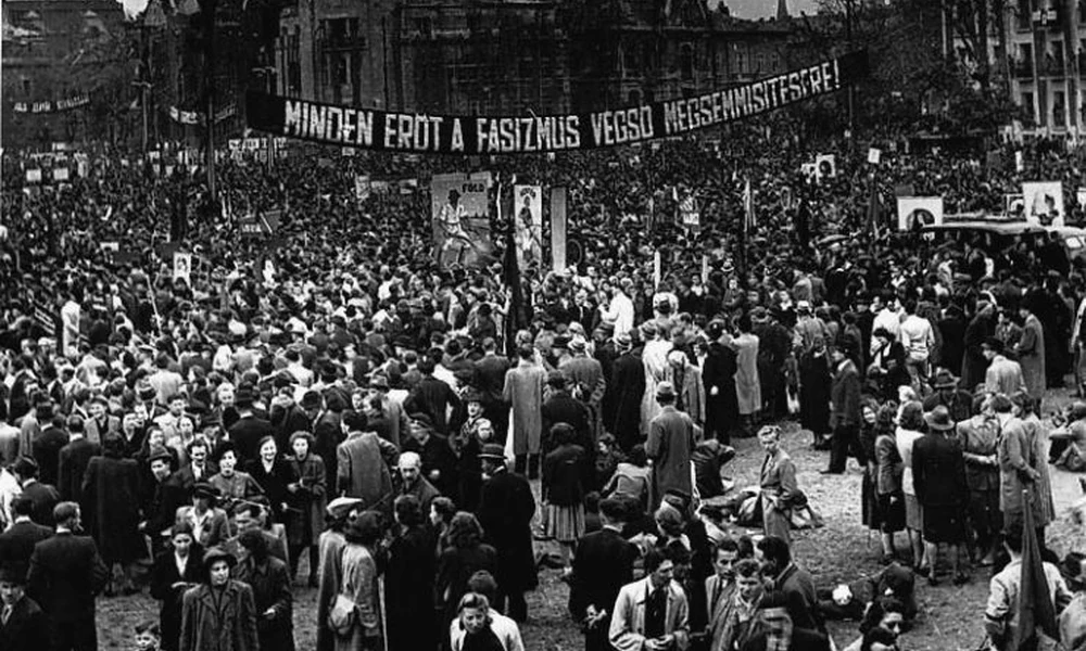 1945
