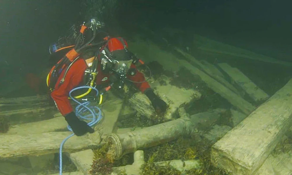 Videó mutatja be a tengerfenéken pihenő HMS Erebust