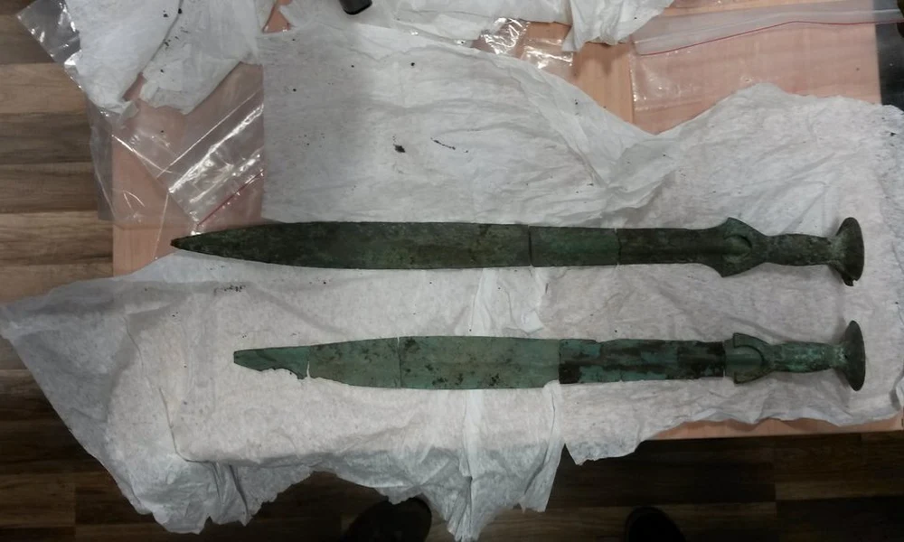 A Mezőberény mellett megtalált bronzkardok