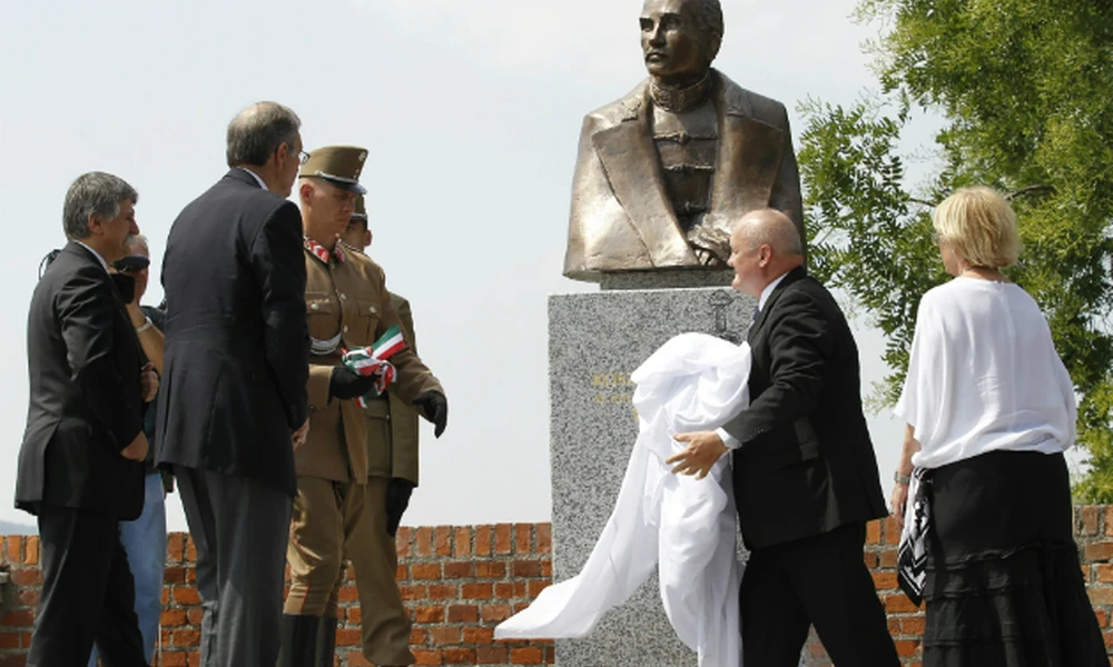 Koszorús Ferenc szobra