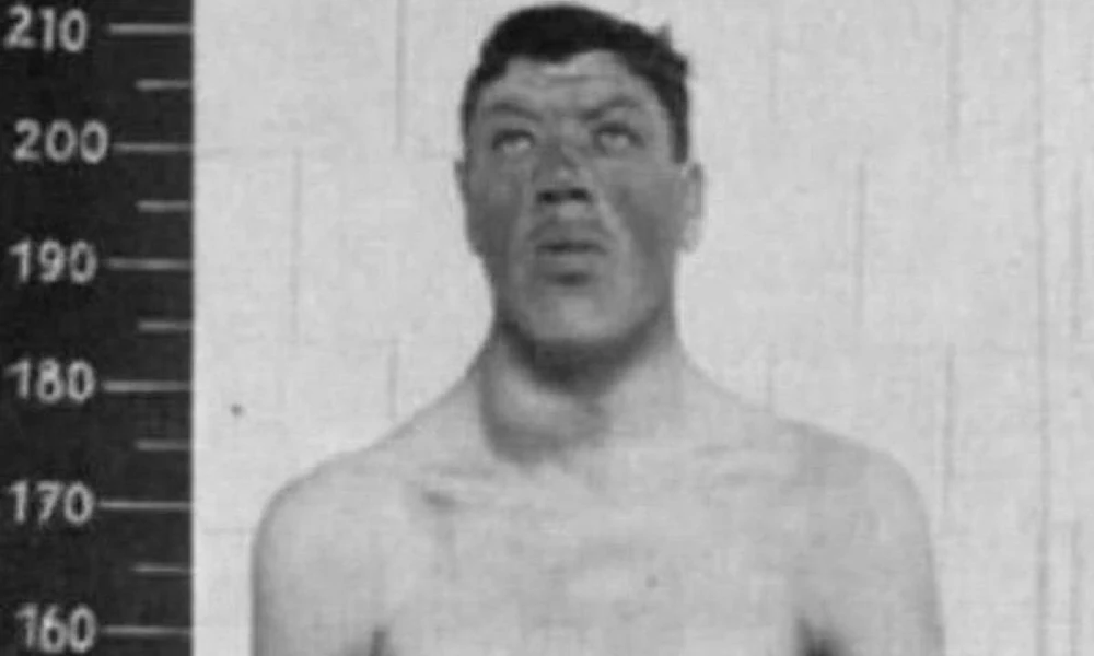 A húszas évei végén járó Adam Rainer