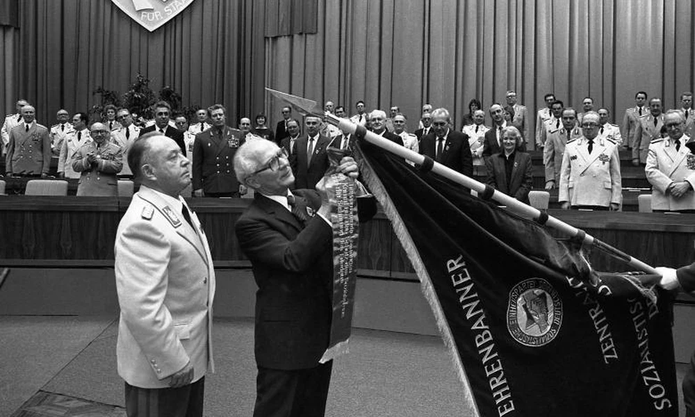 Erich Mielke, a Stasi vezetője és Erich Honecker