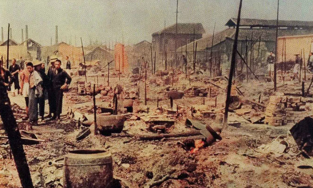 Hanku városa a japánok bombázása után (Robert Capa felvétele)
