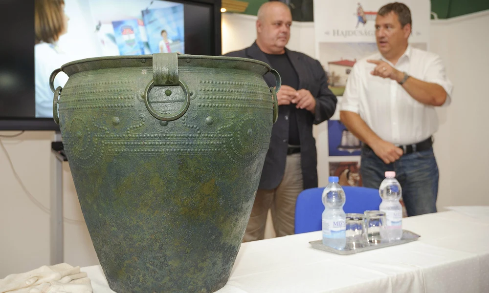 A késő bronzkori bronzvödör