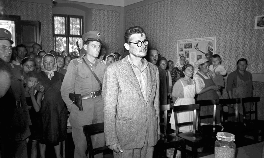 Kulákper: Takács Károly a bíróság előtt. Apostag, 1952. július 24.