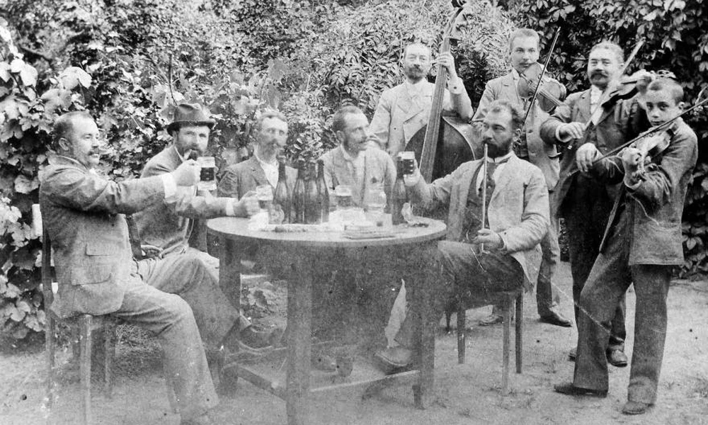 Kerti sörözés hegedűszóval 1908-ban