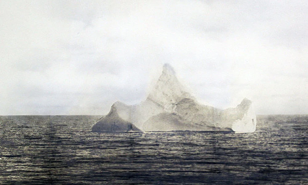 A Titanicot elsüllyesztő jéghegyről készült fotó
