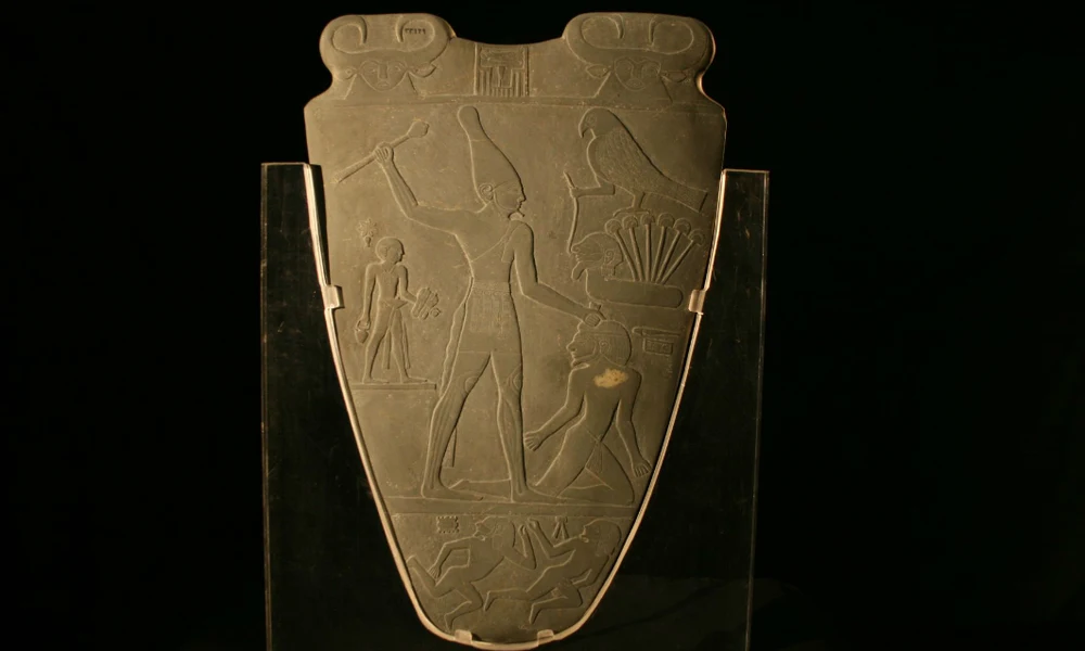 A Narmer-paletta egyik oldala