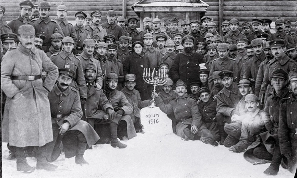 Katonák ünneplik a Hanukát az első világháborúban
