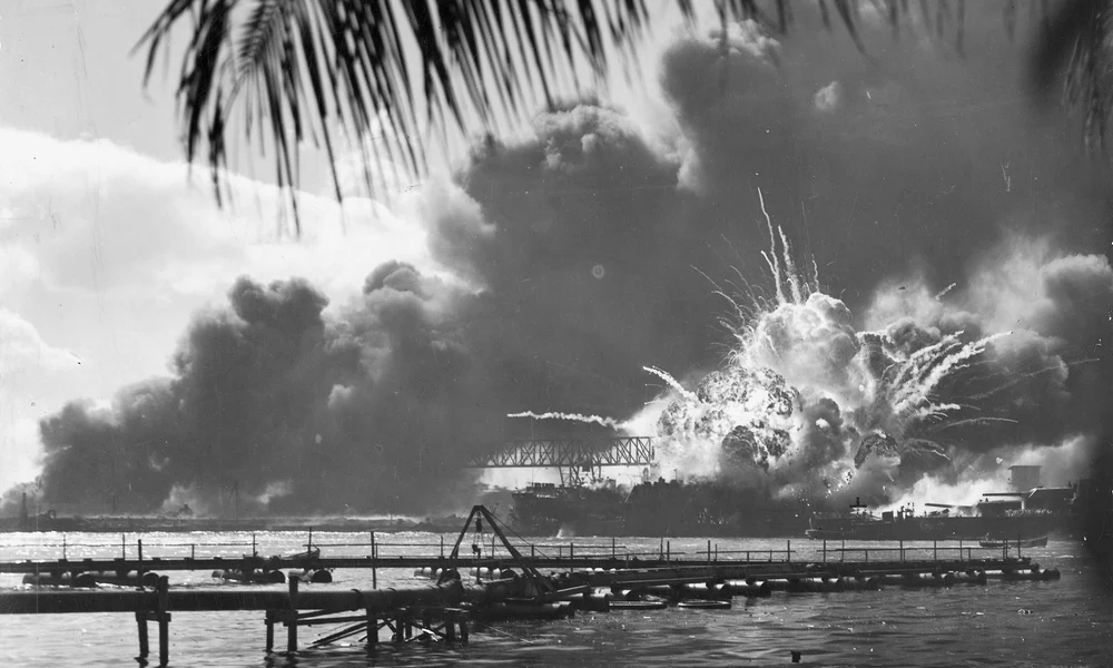 A USS Shaw csatahajó felrobbanása