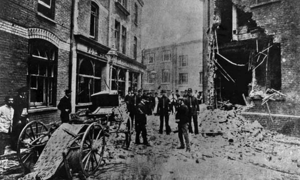 A Scotland Yard főhadiszállása a Fenian terrorista akciója után 