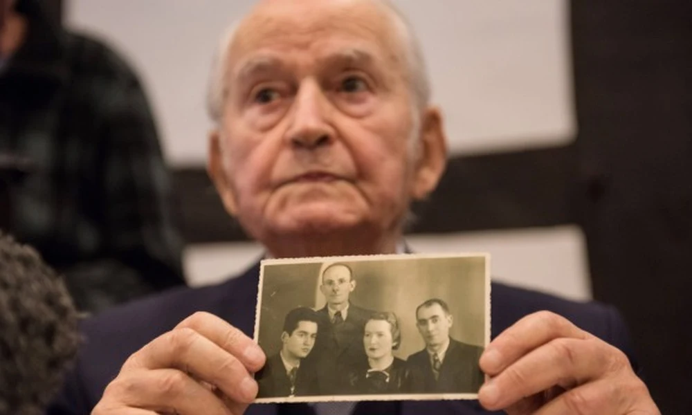 Leon Schwarzbaum