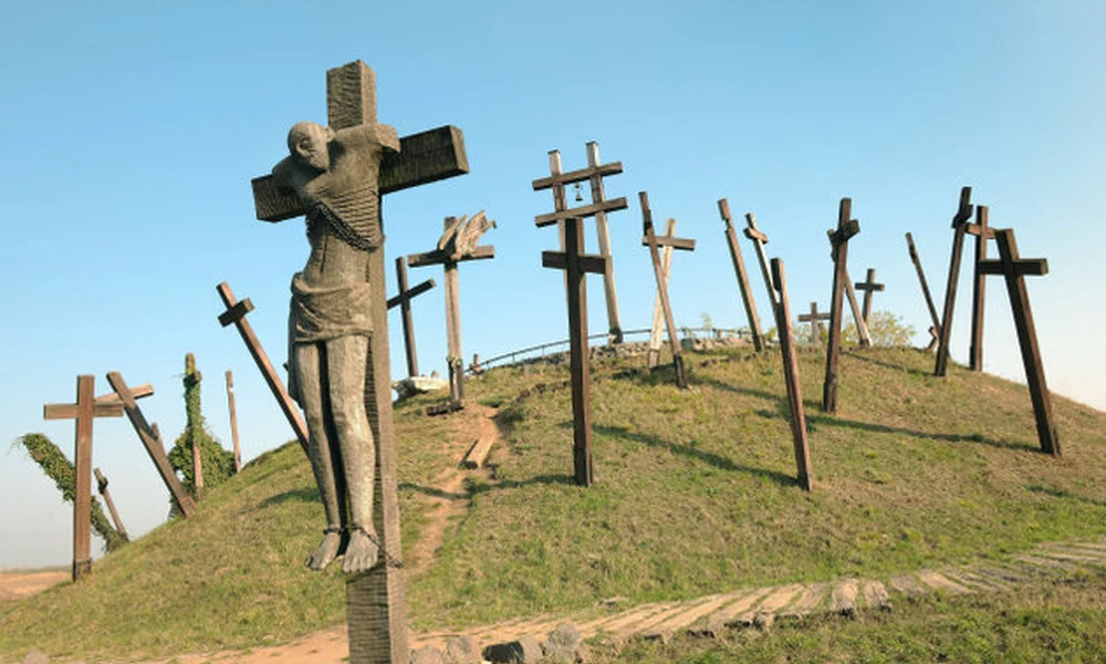 A tatárjárás emlékműve