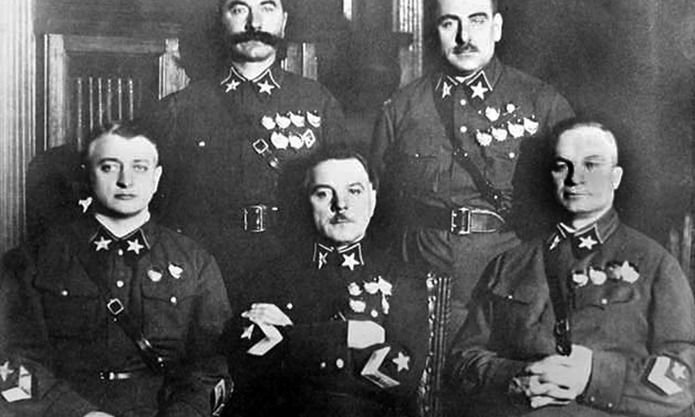 A Szovjetunió első öt marsallja közül csupán ketten, Vorosilov és Bugyonnij élte túl a tisztogatást