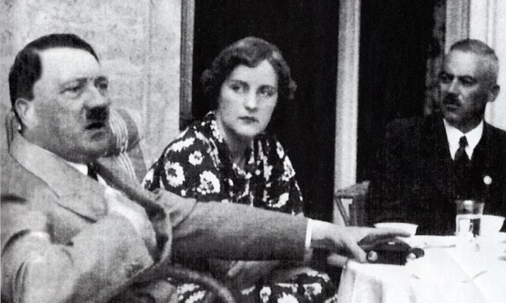 Unity Mitford Hitler és Franz von Pfeffer társaságában Bayreuth-ban, 1936-ban
