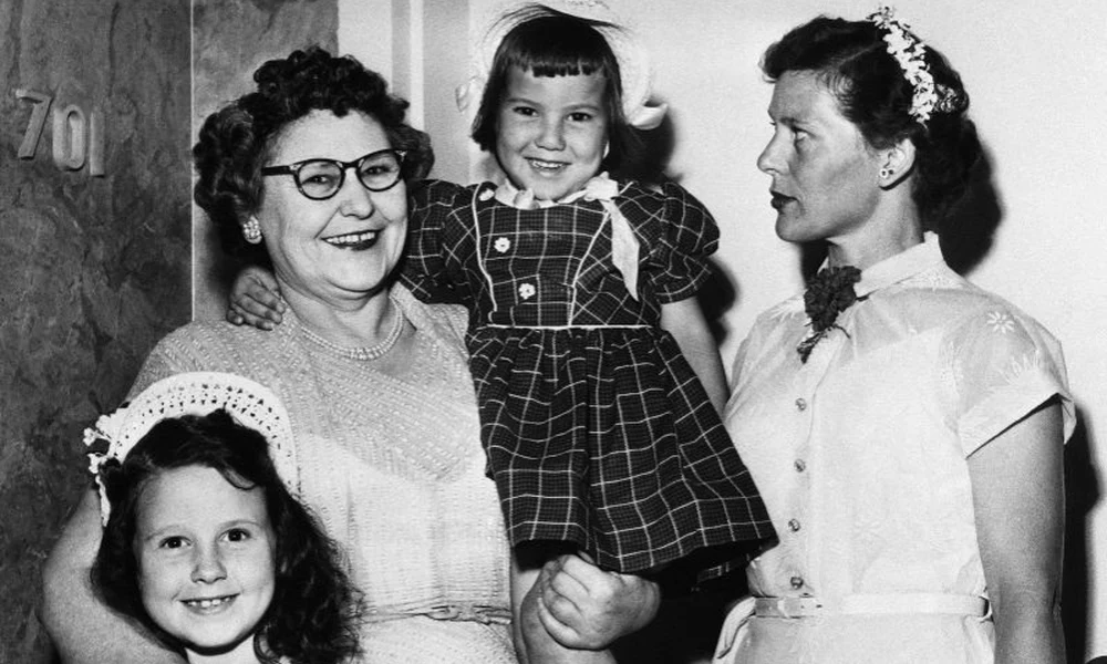 Nannie lányával, Melvinával, valamint két - életben maradt - unokájával