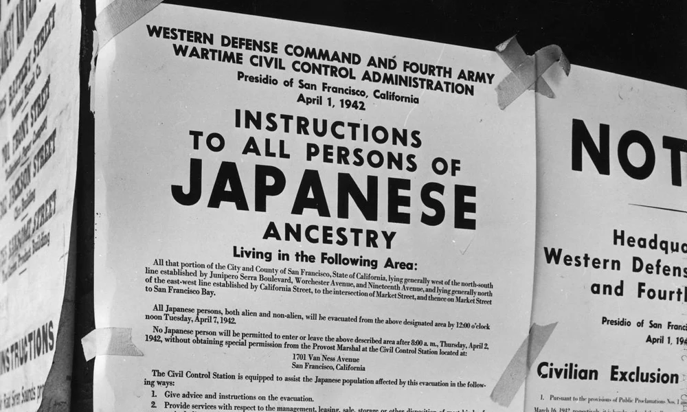 A japán származású amerikaiak internálásáról tájékoztató plakát 1942-ben