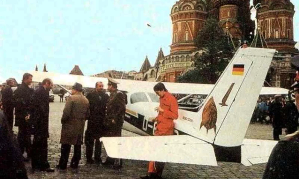 Mathias Rust gépe a moszkvai Vörös téren