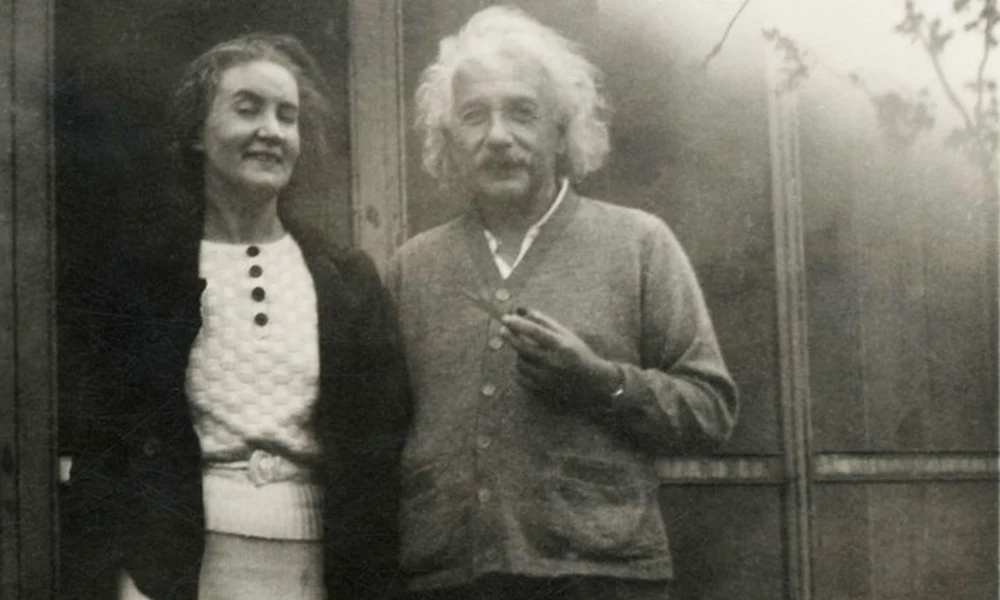 Einstein és Konyenkova