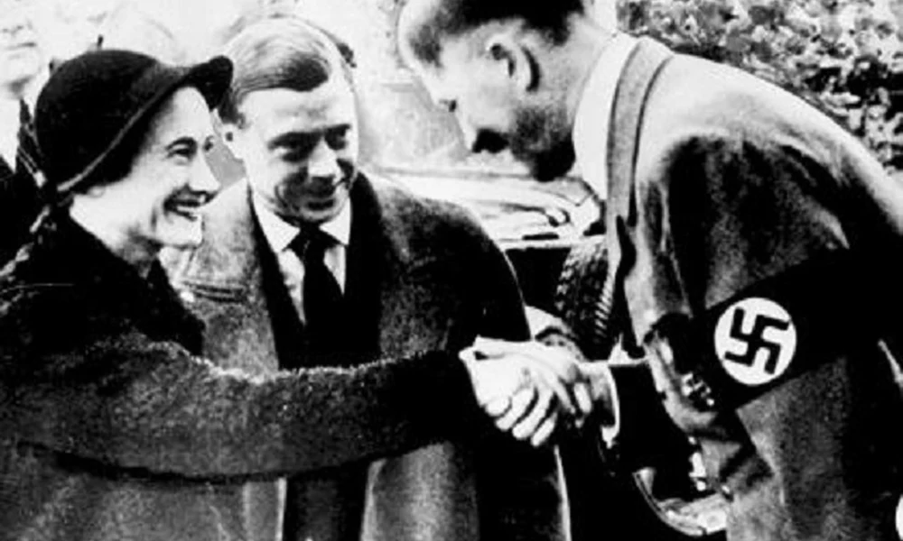 Edward és felesége Adolf Hitler társaságában