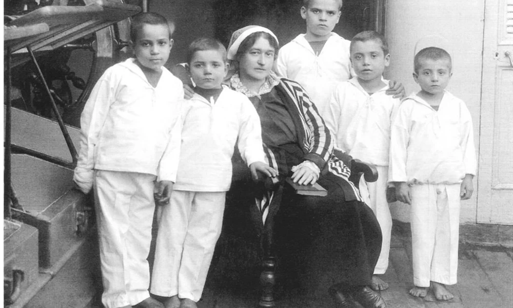 Hogyan segített az nápolyi „ovihajó” árva gyerekek százainak kitörni a szegénységből?