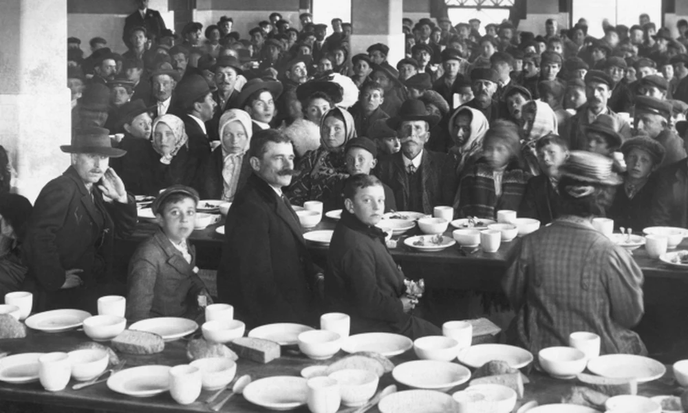 Rohadt hússal és almacsutkából készült pitével etették az Ellis Islandre érkező bevándorlókat