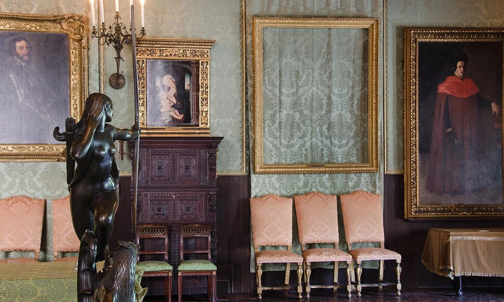 Az üres keret, amelyben egykor Rembrandt alkotása volt látható