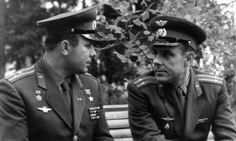 Gagarin (balra) és Komarov (jobbra)