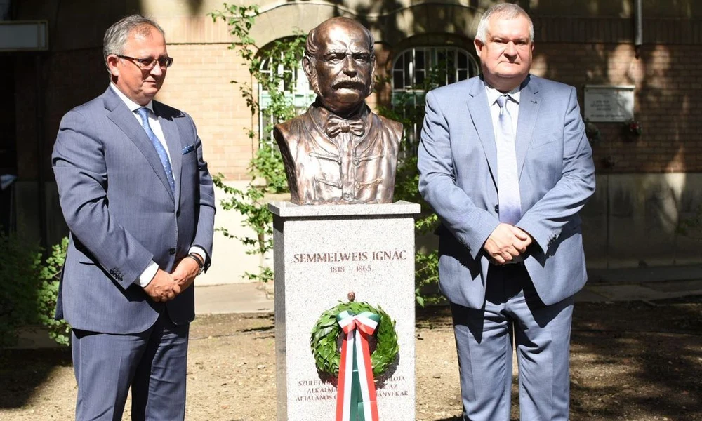 Semmelweis-szobor