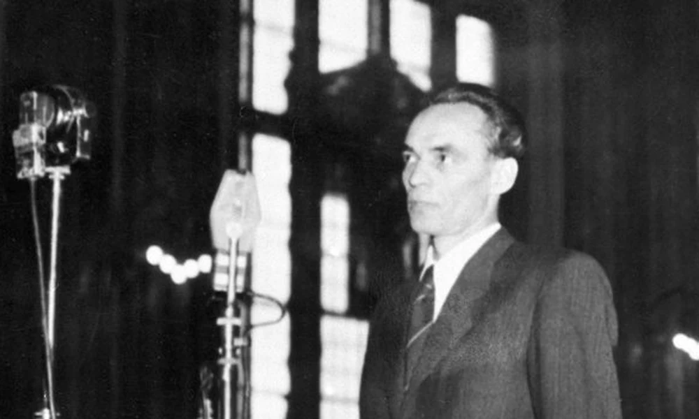 Rajk László volt külügyminiszter vallomást tesz a Népbíróság előtt 1949 szeptemberében