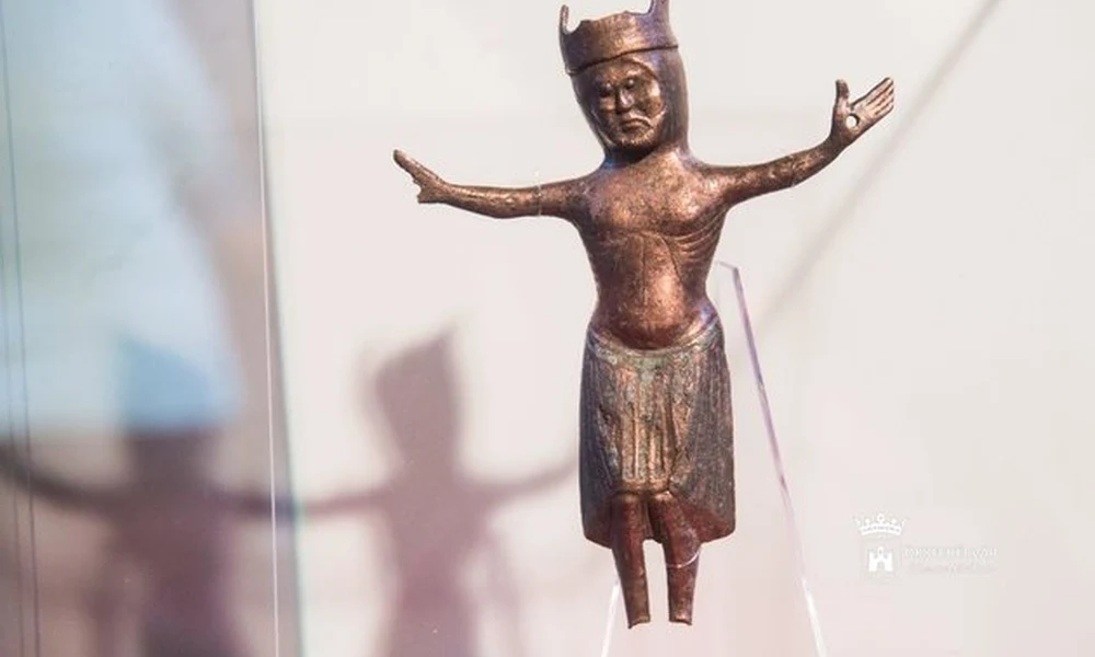Az előkerült bronz korpusz (szekesfehervar.hu)