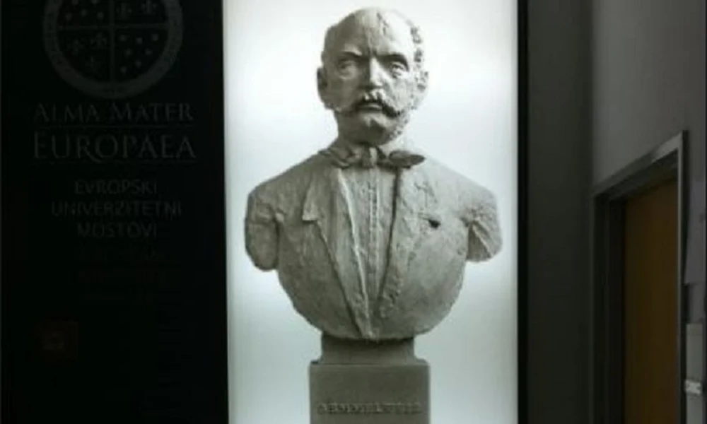 Semmelweis szobra Mariborban