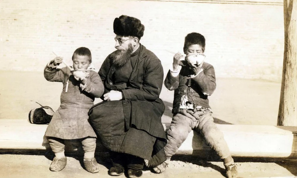 Litványi (később Lidoni) György jezsuita szerzetes a magyar jezsuita misszió iskolájában, 1937