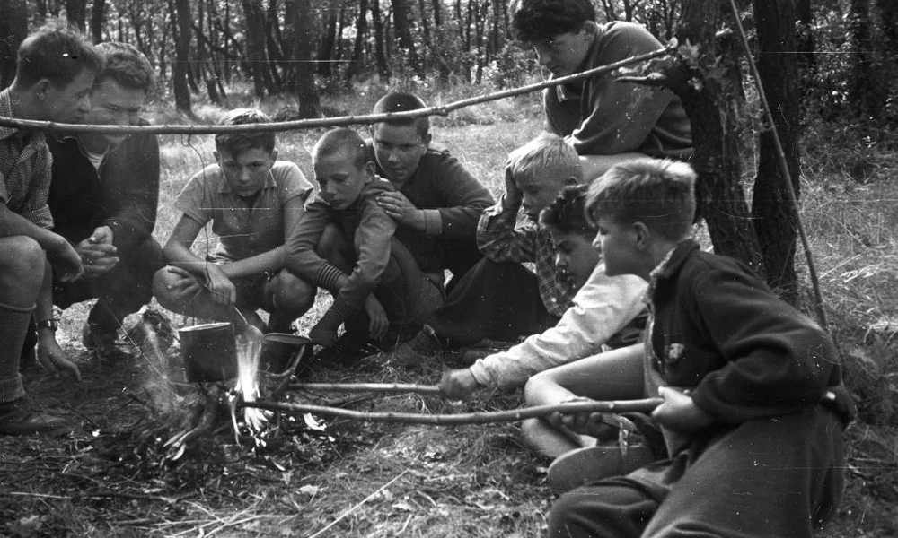 1957, Annavölgy, úttörőtábor, tábortűz