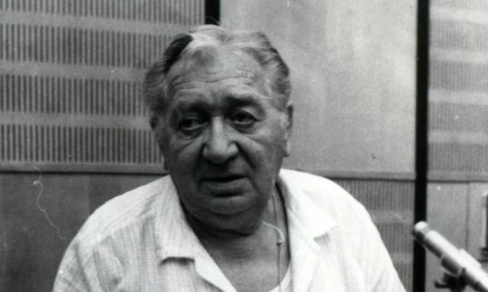 Csákányi László