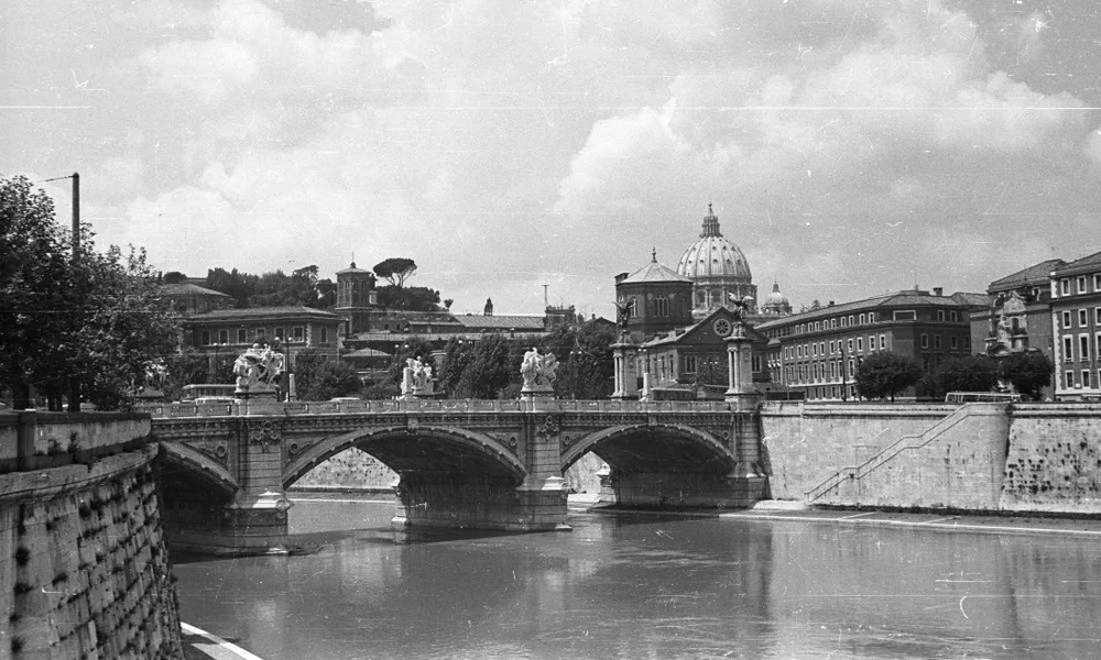 1971, Sant'Angelo-híd, háttérben a Szent Péter bazilika kupolája